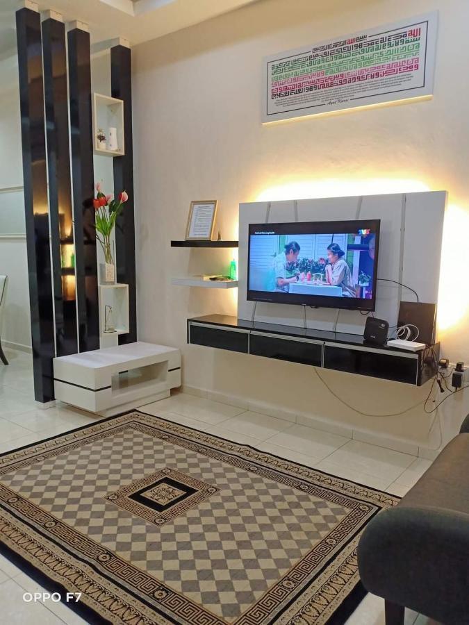 Melissa Homestay Merlimau Exteriör bild