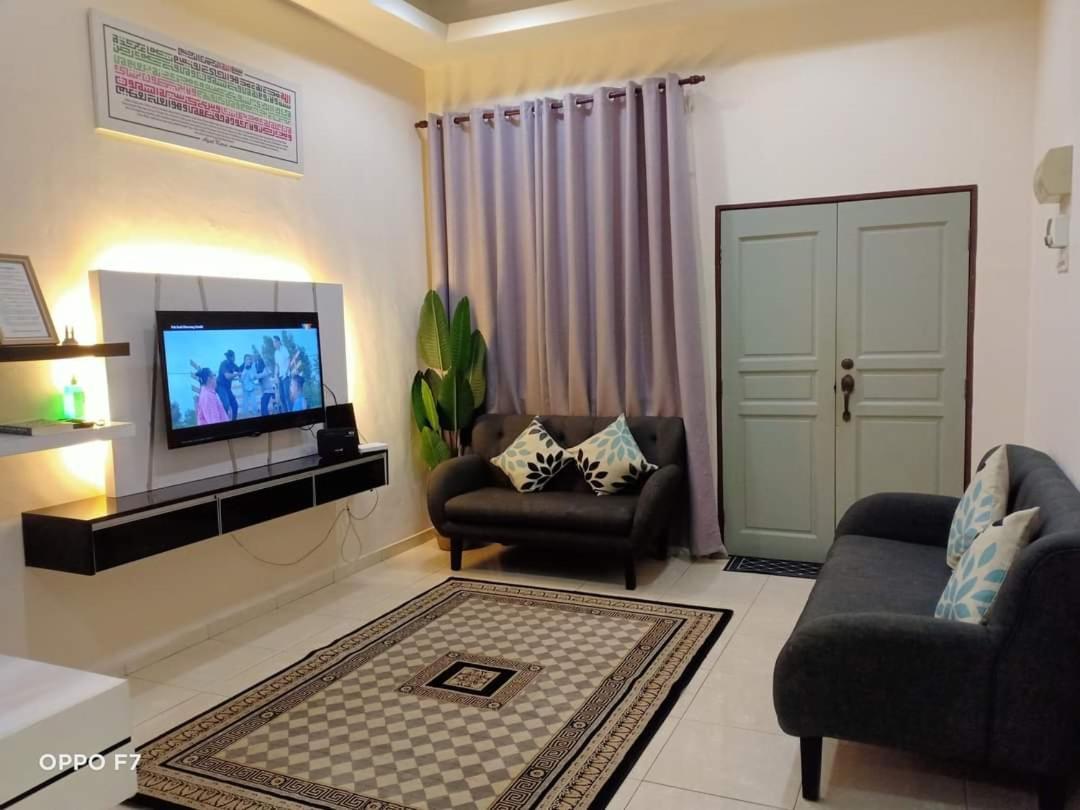 Melissa Homestay Merlimau Exteriör bild